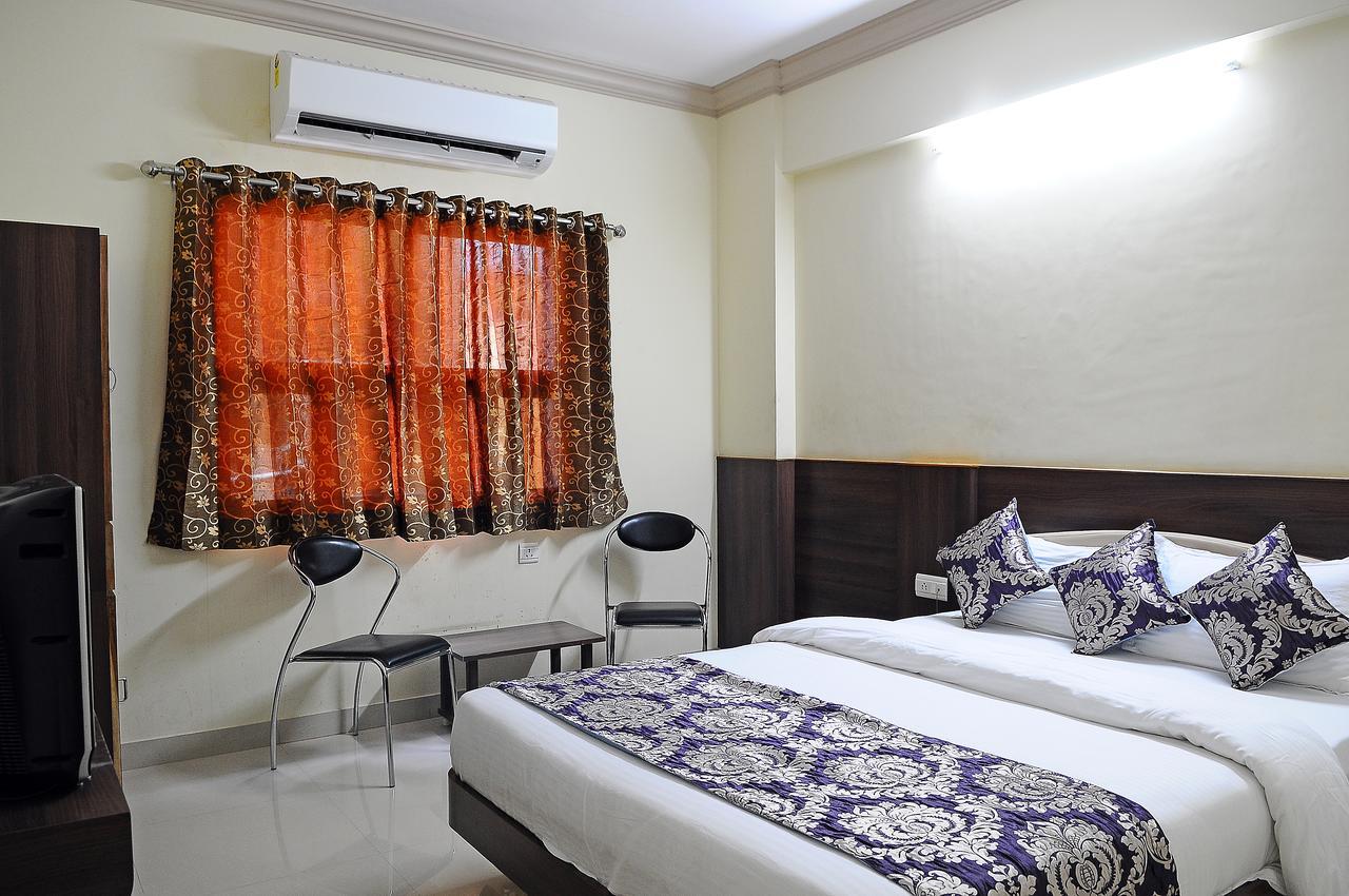 Hotel Bansi Dwarka  Luaran gambar