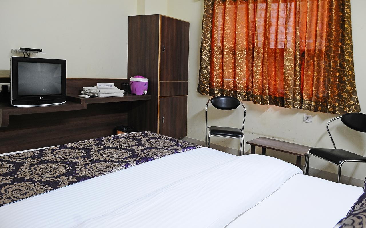 Hotel Bansi Dwarka  Luaran gambar