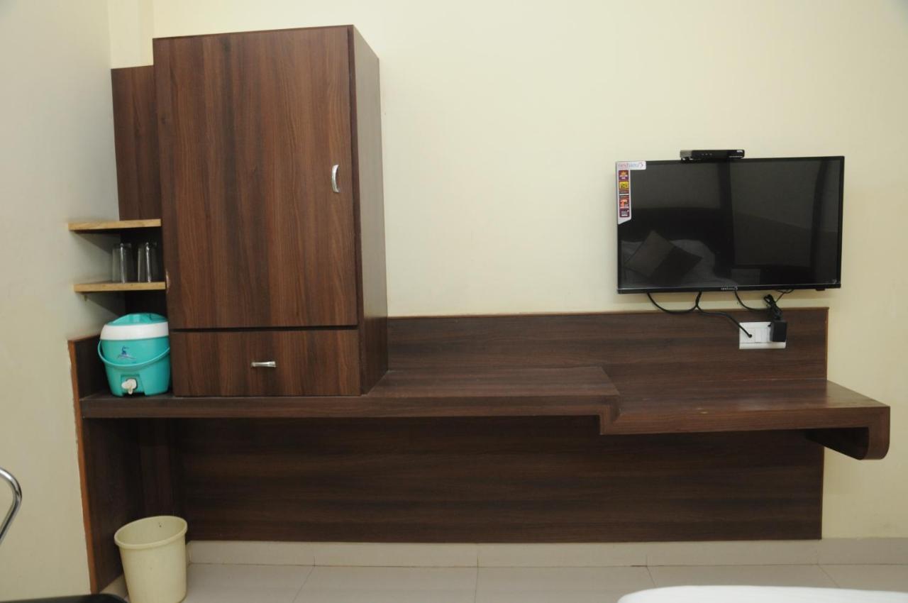 Hotel Bansi Dwarka  Luaran gambar