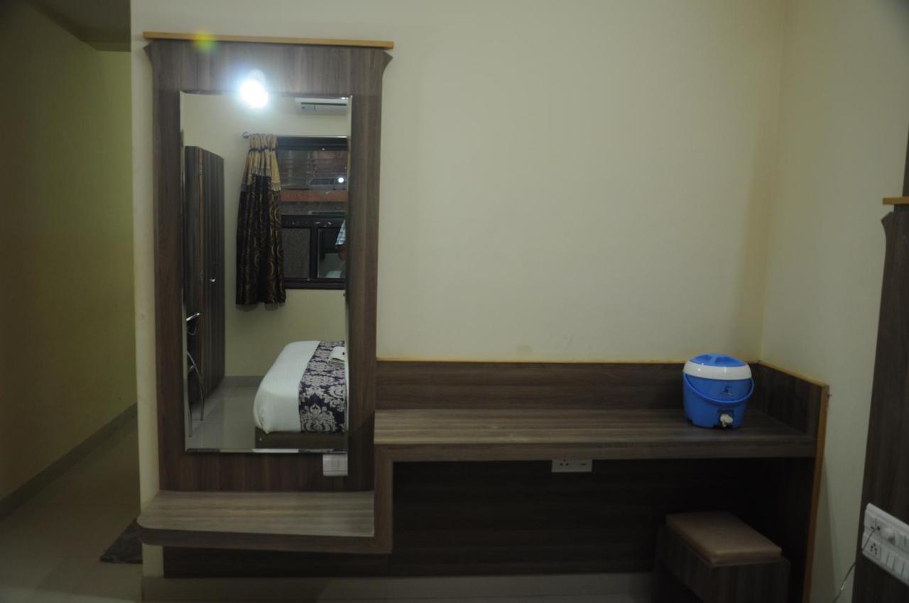 Hotel Bansi Dwarka  Luaran gambar